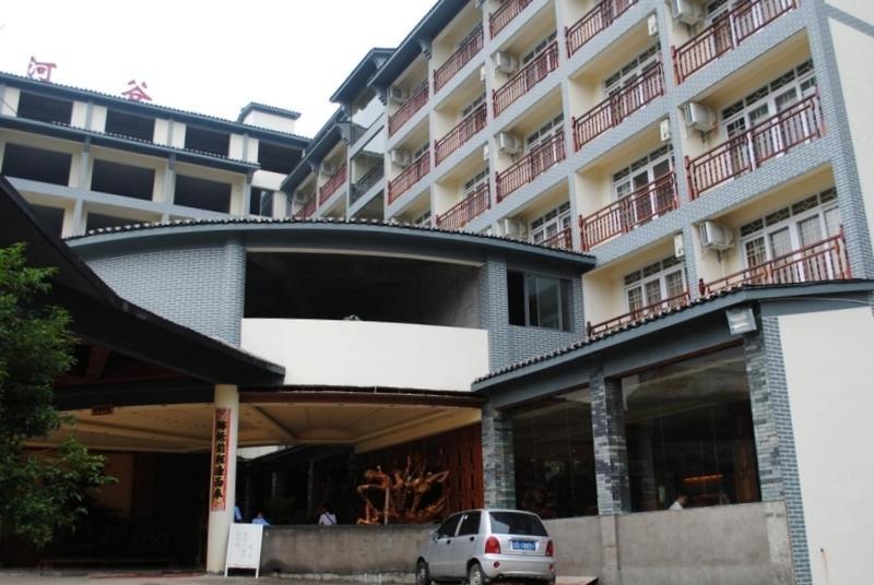 Yangshuo River Valley Resort Hotel Exterior photo